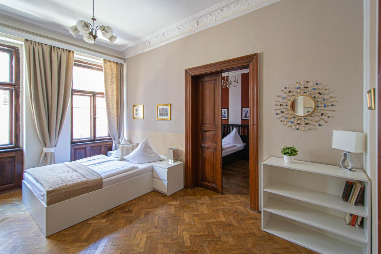For Celebrations Spacious 3Bdr Apartment With Balcony Prag Dış mekan fotoğraf