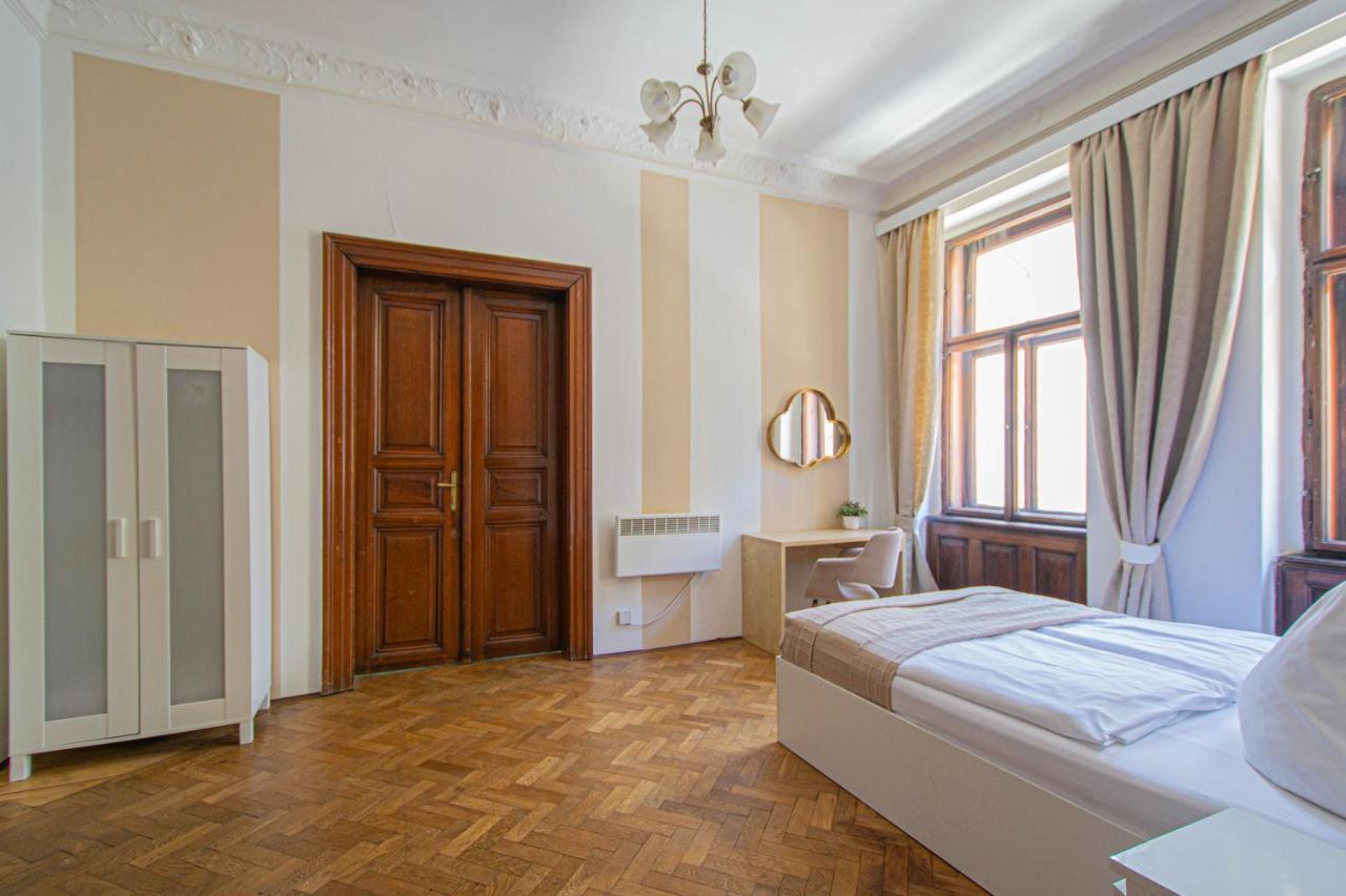 For Celebrations Spacious 3Bdr Apartment With Balcony Prag Dış mekan fotoğraf