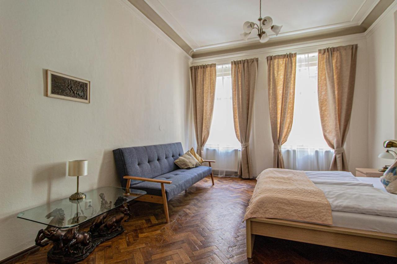 For Celebrations Spacious 3Bdr Apartment With Balcony Prag Dış mekan fotoğraf