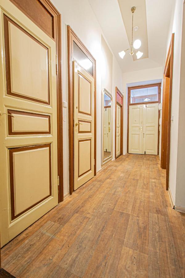 For Celebrations Spacious 3Bdr Apartment With Balcony Prag Dış mekan fotoğraf