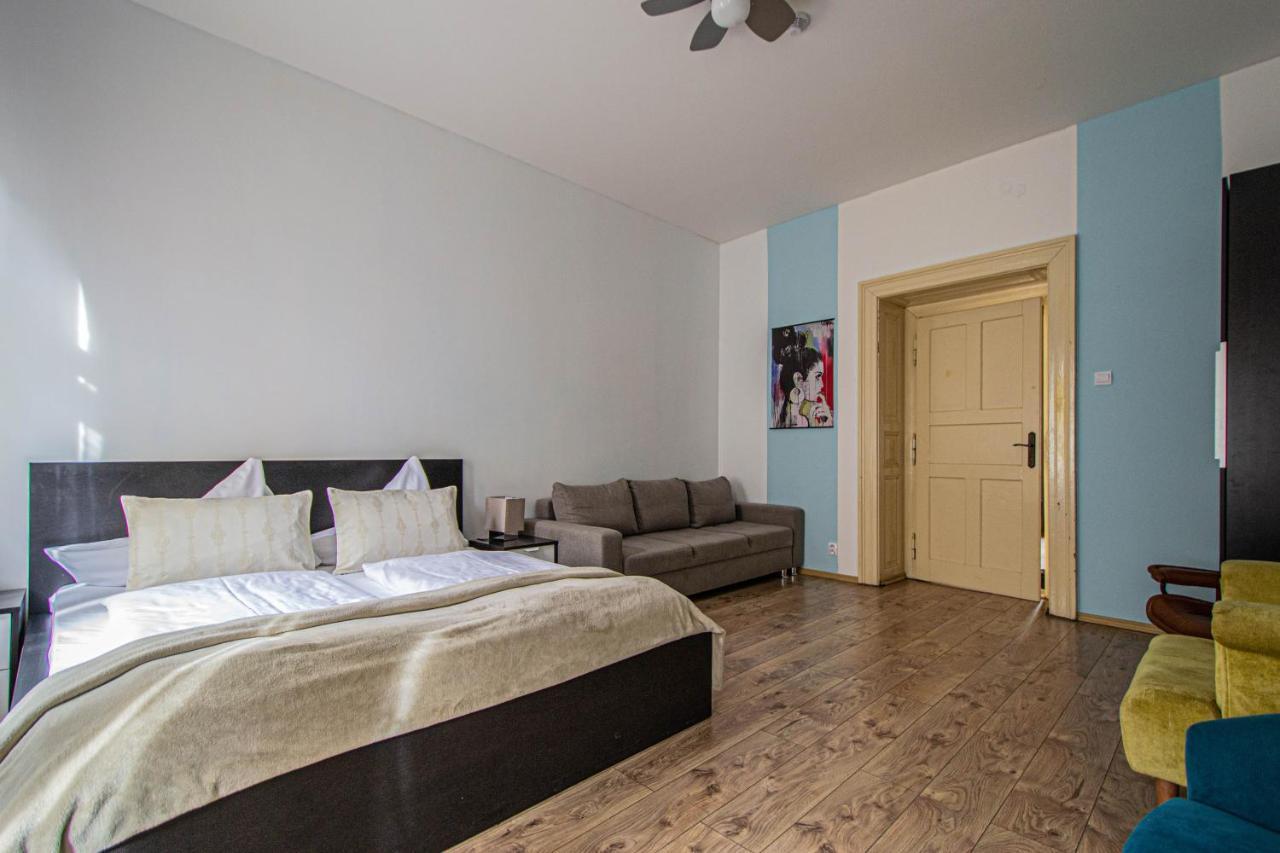 For Celebrations Spacious 3Bdr Apartment With Balcony Prag Dış mekan fotoğraf