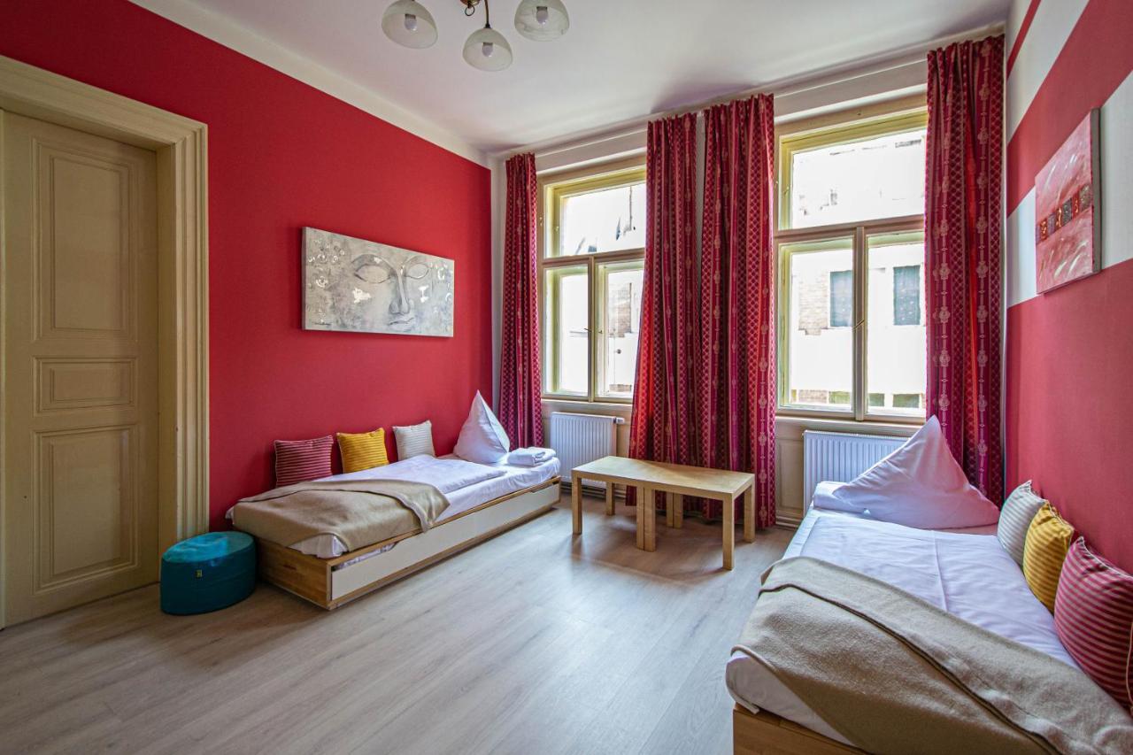 For Celebrations Spacious 3Bdr Apartment With Balcony Prag Dış mekan fotoğraf