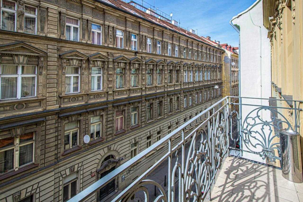For Celebrations Spacious 3Bdr Apartment With Balcony Prag Dış mekan fotoğraf