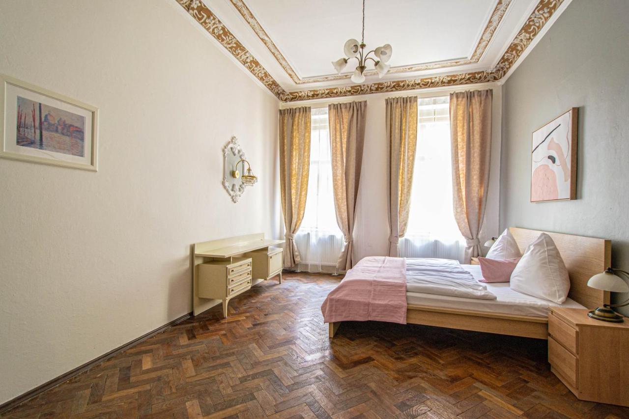For Celebrations Spacious 3Bdr Apartment With Balcony Prag Dış mekan fotoğraf
