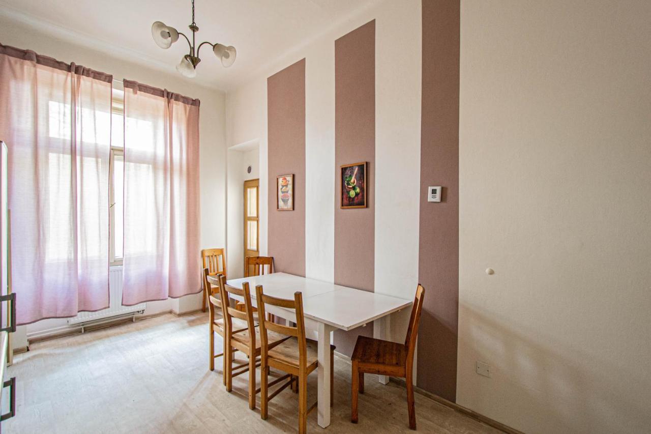 For Celebrations Spacious 3Bdr Apartment With Balcony Prag Dış mekan fotoğraf