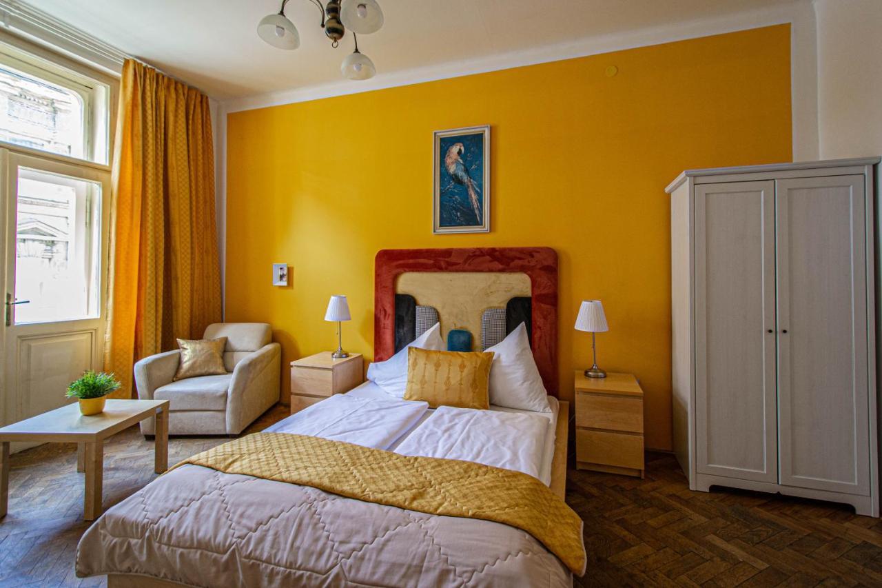 For Celebrations Spacious 3Bdr Apartment With Balcony Prag Dış mekan fotoğraf