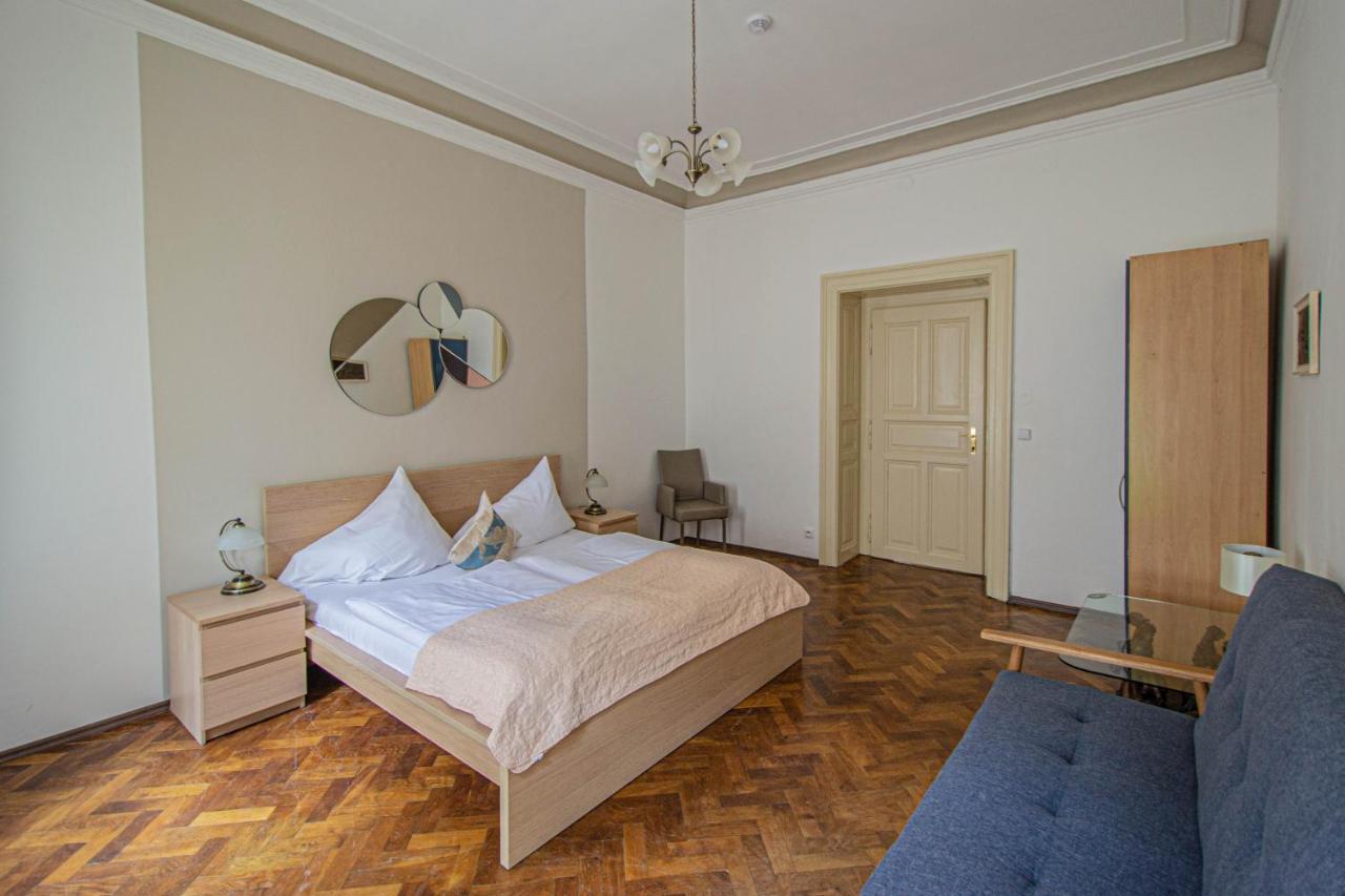 For Celebrations Spacious 3Bdr Apartment With Balcony Prag Dış mekan fotoğraf