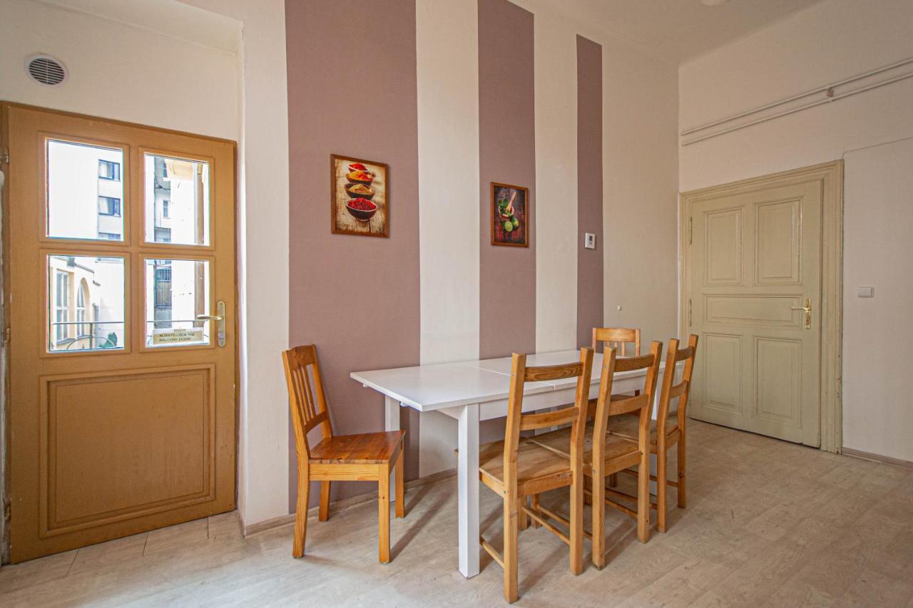 For Celebrations Spacious 3Bdr Apartment With Balcony Prag Dış mekan fotoğraf
