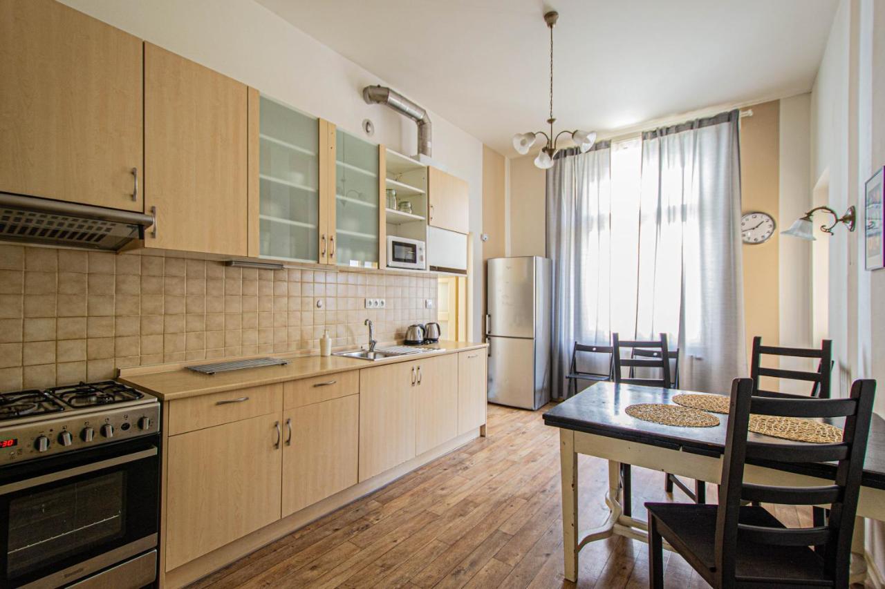 For Celebrations Spacious 3Bdr Apartment With Balcony Prag Dış mekan fotoğraf