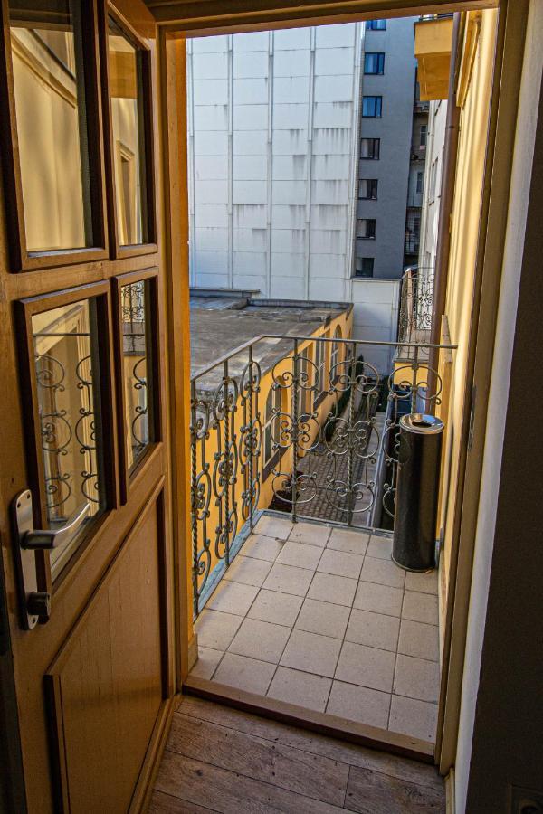 For Celebrations Spacious 3Bdr Apartment With Balcony Prag Dış mekan fotoğraf