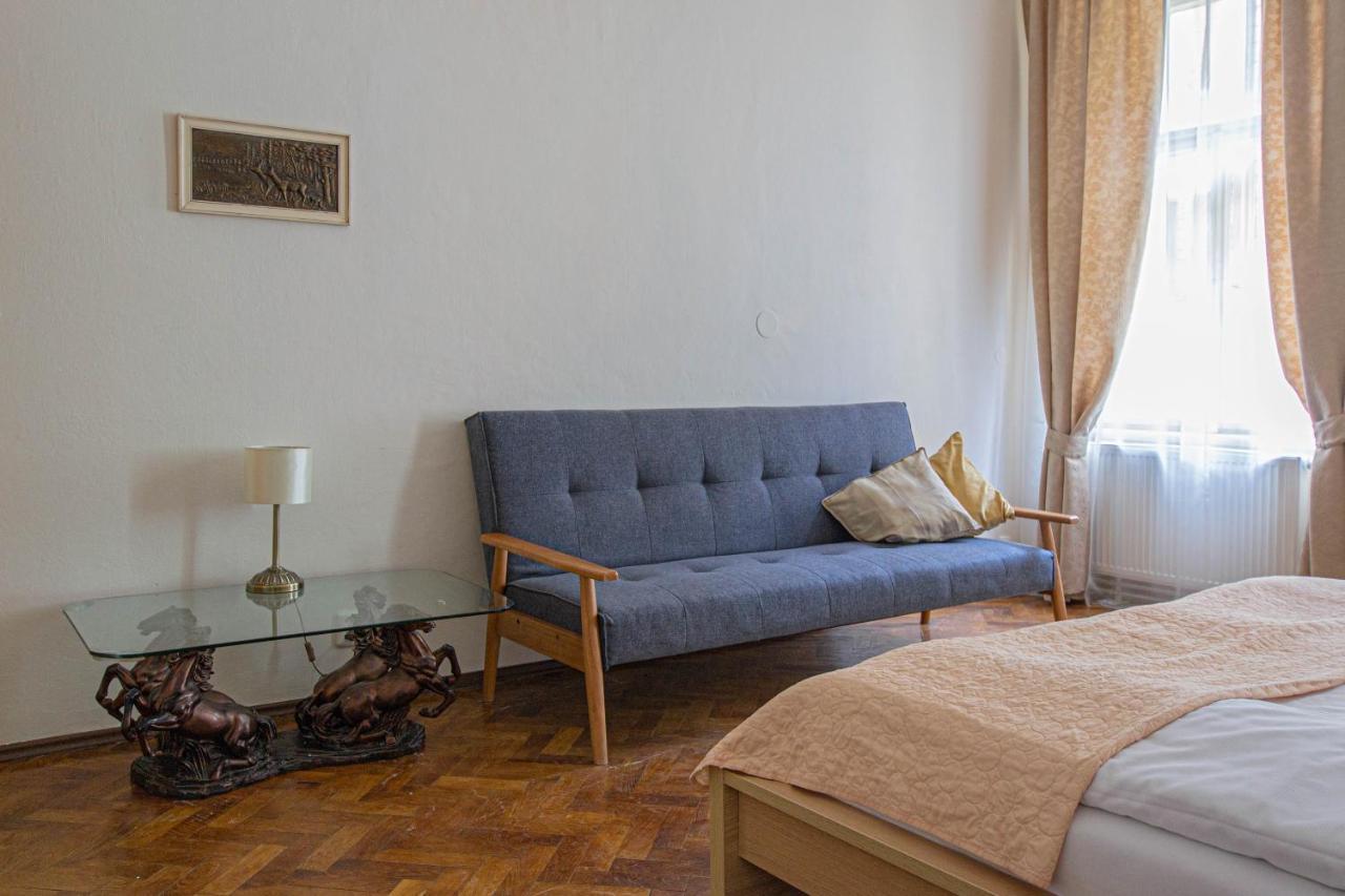 For Celebrations Spacious 3Bdr Apartment With Balcony Prag Dış mekan fotoğraf